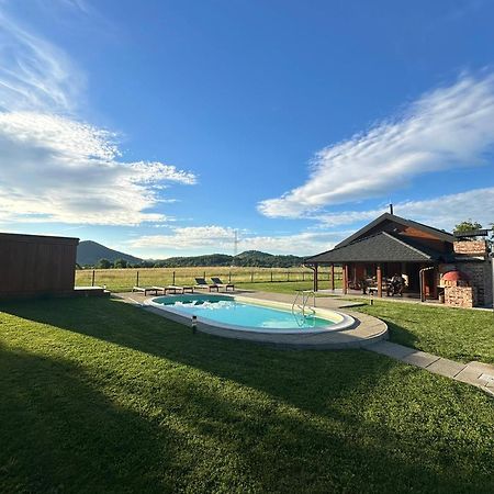 V'S Place - Wooden House With Heated Pool And Outdoor Sauna Otocac Luaran gambar