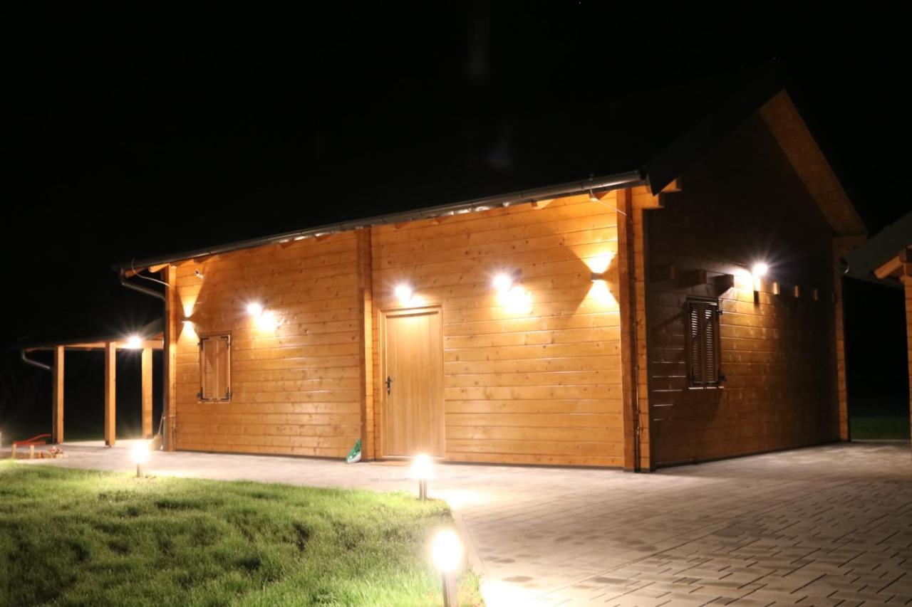 V'S Place - Wooden House With Heated Pool And Outdoor Sauna Otocac Luaran gambar
