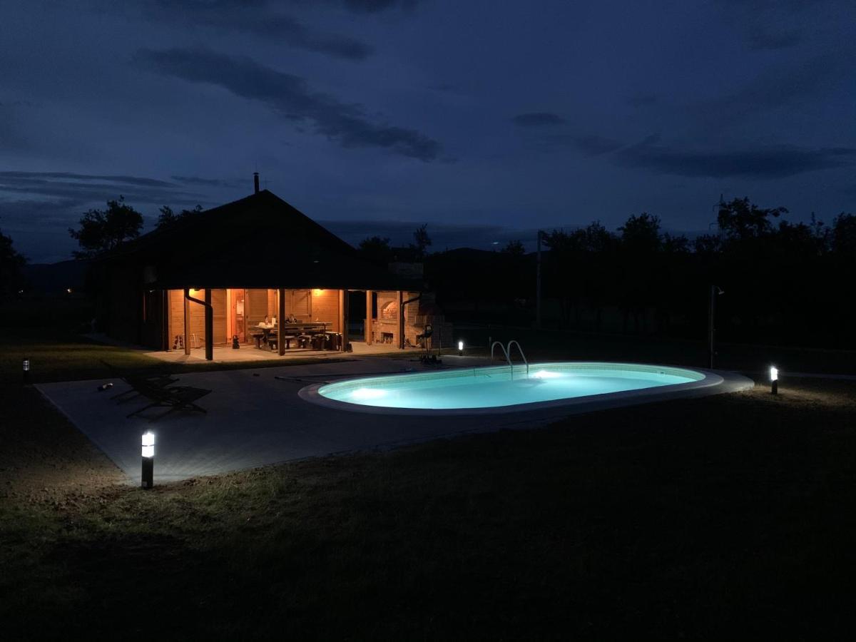 V'S Place - Wooden House With Heated Pool And Outdoor Sauna Otocac Luaran gambar