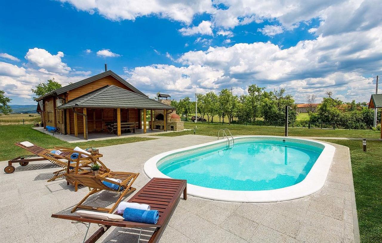V'S Place - Wooden House With Heated Pool And Outdoor Sauna Otocac Luaran gambar