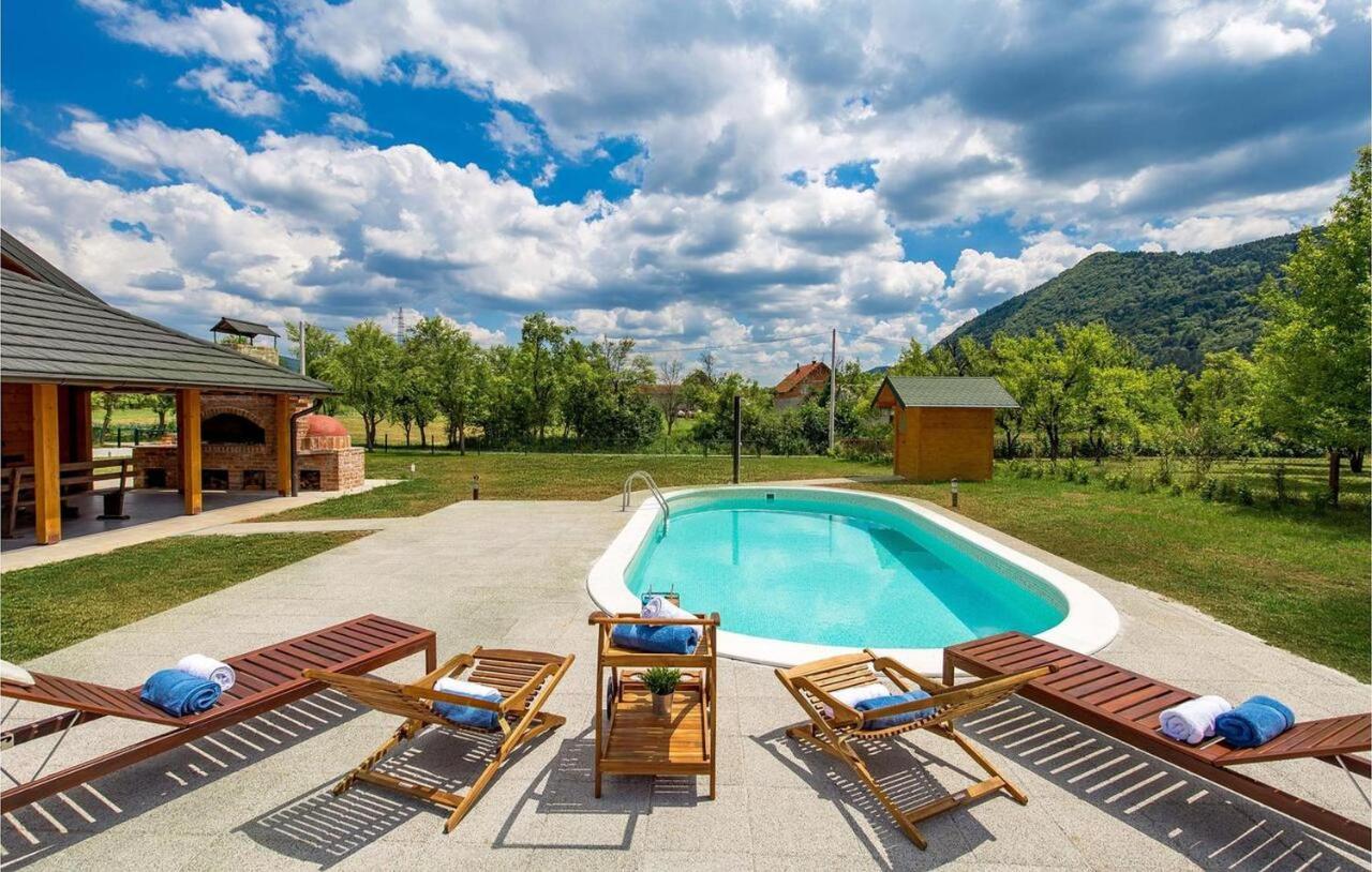V'S Place - Wooden House With Heated Pool And Outdoor Sauna Otocac Luaran gambar