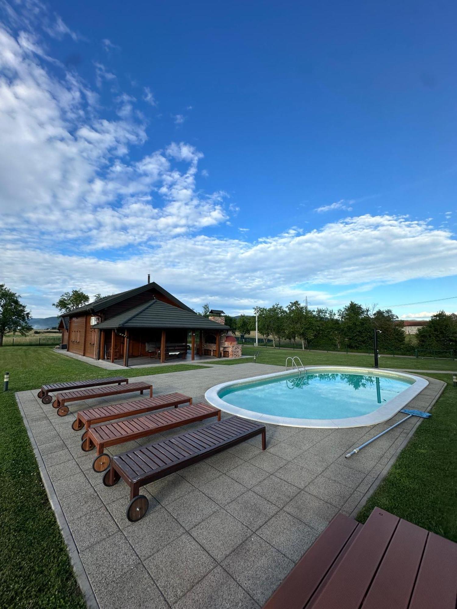 V'S Place - Wooden House With Heated Pool And Outdoor Sauna Otocac Luaran gambar
